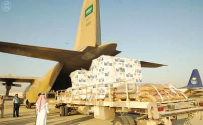 الرياض: مغادرة طائرتين تحملان 20 طنا من مواد الإغاثة السعودية للصومال