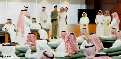 وزير الصحة للخريجين: عيّنا 14 ألفا خلال عامين.. وسنوظفكم عندما يتوفر الشاغر