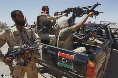 قوات الانتقالي الليبي تقاتل للسيطرة على آخر معاقل القذافي