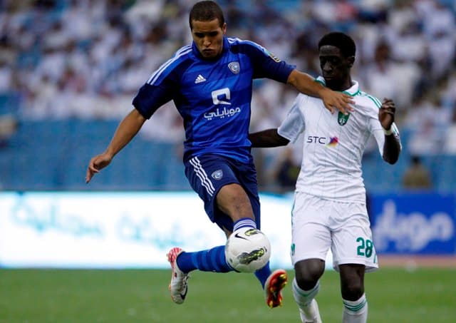 الهلال يفكك الأهلي برباعية .. والشباب يتغلب على الرائد