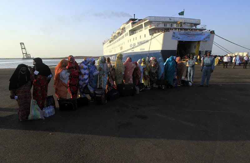 حجاج سودانيون يستقلون عبارة بحرية أثناء توجههم إلى المشاعر المقدسة
