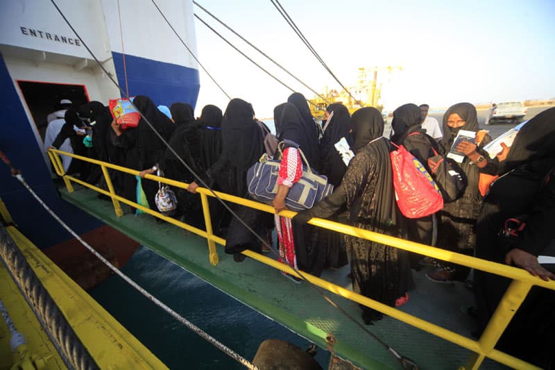 حجاج سودانيون يستقلون عبارة بحرية أثناء توجههم إلى المشاعر المقدسة