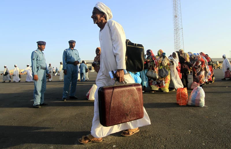 حجاج سودانيون يستقلون عبارة بحرية أثناء توجههم إلى المشاعر المقدسة