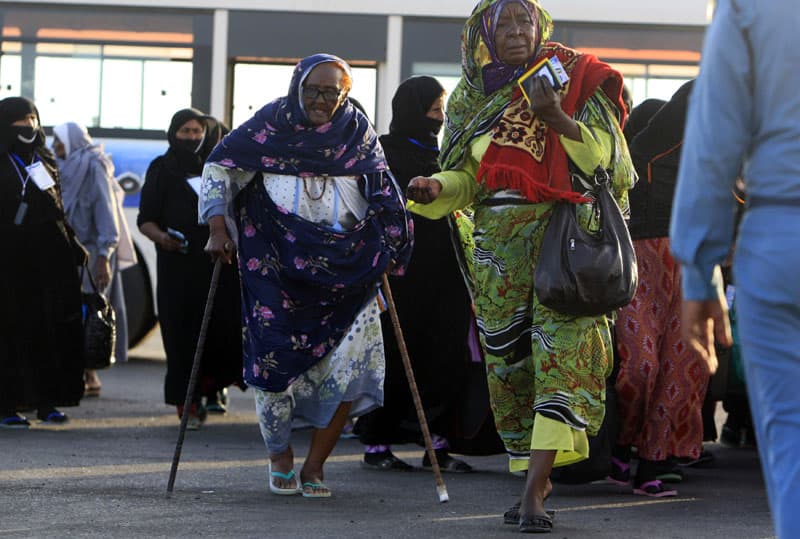 حجاج سودانيون يستقلون عبارة بحرية أثناء توجههم إلى المشاعر المقدسة