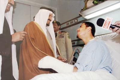 النقيب العلي يروي لـ "الاقتصادية" قبلة سلطان وتفاصيل الزيارة