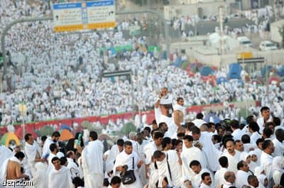حجاج بيت الله ينفرون من عرفات ويقضون ليلتهم بمزدلفة