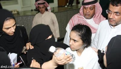 خالد الفيصل يعزي أسرتي المعلمتين ريم النهاري وغدير كتوعة..ونورة الفايز تزور المصابات