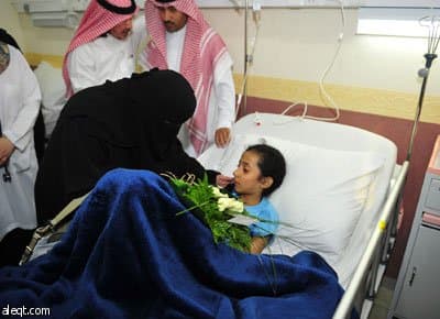 خالد الفيصل يعزي أسرتي المعلمتين ريم النهاري وغدير كتوعة..ونورة الفايز تزور المصابات