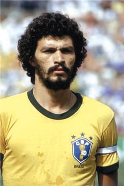 تسمُّم غذائي يغيّب «الطبيب سقراط» .. أمهر صانع لعب في التاريخ