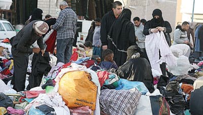 «حراج بن قاسم» سوق لملابس الجمعيات.. ومرتع للعمالة