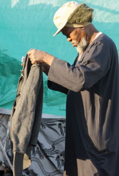 «حراج بن قاسم» سوق لملابس الجمعيات.. ومرتع للعمالة