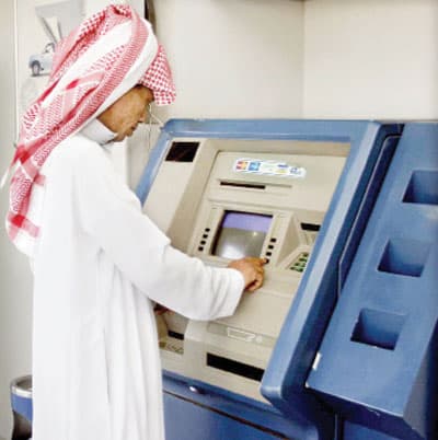 انتقادات قانونية لتجميد البنوك حسابات عملائها دون حكم قضائي