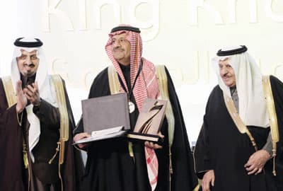ولي العهد: جائزة الملك خالد تحمل اسم شخصية جادت بعطائها
