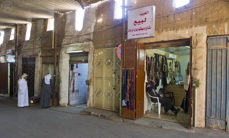 أسواق بريدة القديمة تحاكي ماضيها من خلال المهن والصناعات اليدوية