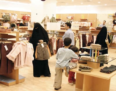 مطالب بمجمع حكومي لإنجاز معاملات المستثمرات السعوديات وتذليل العقبات