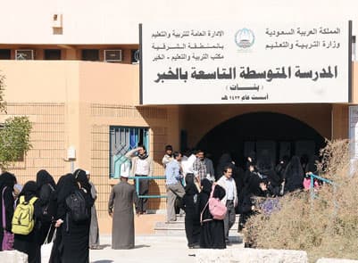 إغماء 3 طالبات في حريق مدرسة متوسطة.. والأسباب مجهولة