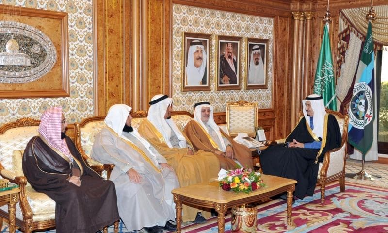 الأمير سلمان يستقبل المدير الإقليمي لمنظمة الصحة العالمية ورئيس جمعية الناشرين السعوديين