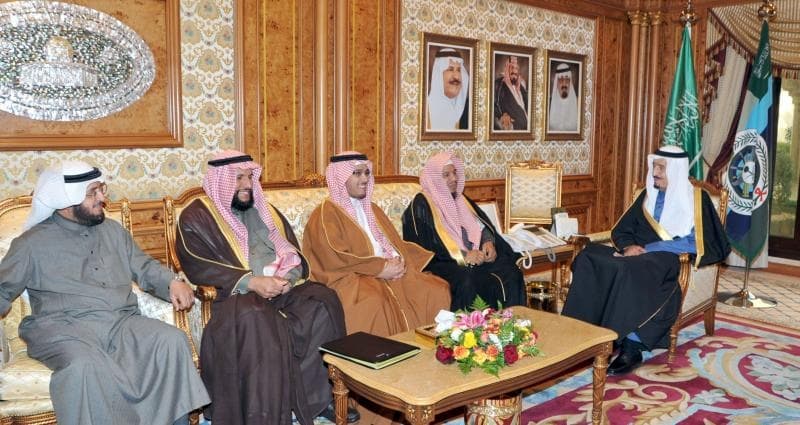 الأمير سلمان يستقبل المدير الإقليمي لمنظمة الصحة العالمية ورئيس جمعية الناشرين السعوديين