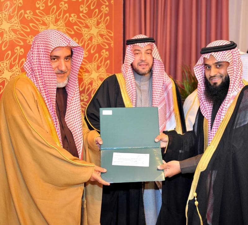وزير الشؤون الإسلامية يُسلّم المراكز والمكاتب التعاونية للدعوة والإرشاد 300 مليون ريال
