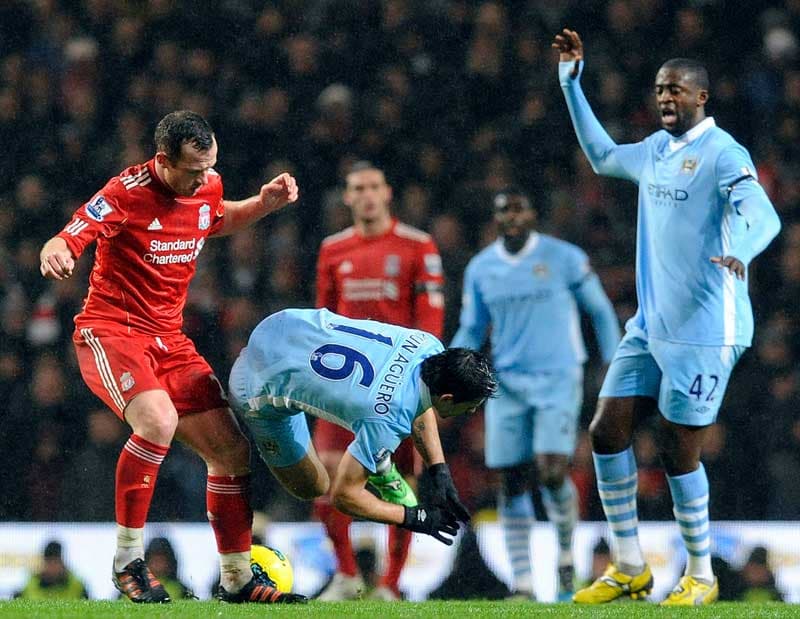 مانشستر سيتي يسقط ليفربول بالثلاثة وينفرد بصدارة الدوري الإنجليزي