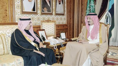 وزير الدفاع يستمع إلى شرح عن المشاريع الاستثمارية لـ «التأمينات الاجتماعية»
