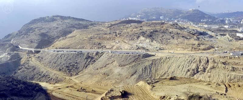 الطريق الدائري لمدينة الباحة .. همزة وصل تربط أطراف المدينة المترامية