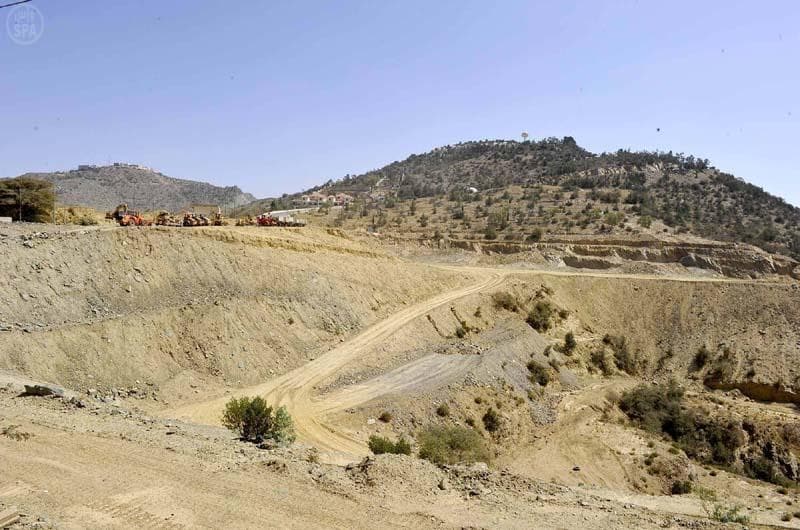 الطريق الدائري لمدينة الباحة .. همزة وصل تربط أطراف المدينة المترامية