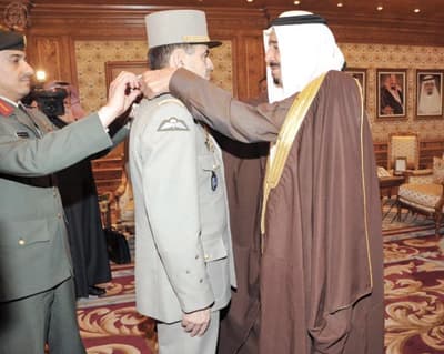 وزير الدفاع يتفقد القطاعات العسكرية في الطائف وجدة