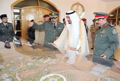 وزير الدفاع: أستهل زياراتي بالطائف لأنها بداية تكوين جيشنا