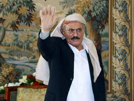 صالح يغادر اليمن متجها لأمريكا ويطلب العفو من شعبه