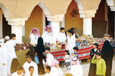 «الأمر بالمعروف» تفتح الحوار مع الشباب في المهرجانات