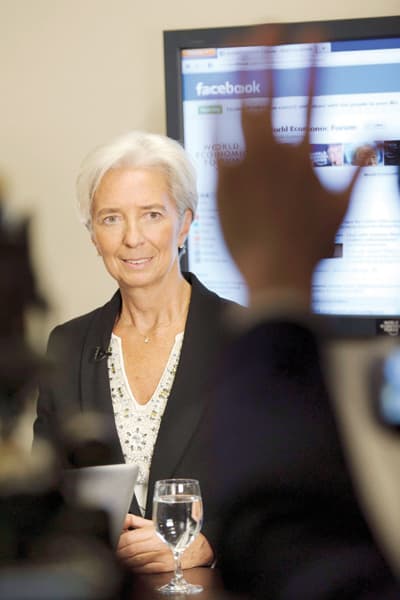 «دافوس» .. أفكار أمريكية - أوروبية لتقويض أزمة «اليورو»