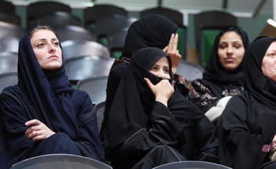حضور نسائي في مباراة السعودية والإمارات لكرة اليد خلال البطولة الآسيوية المقامة حاليا في جدة.