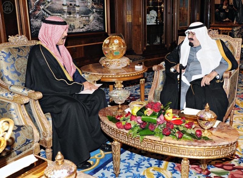 خادم الحرمين الشريفين يتسلم رسالة من أمير الكويت