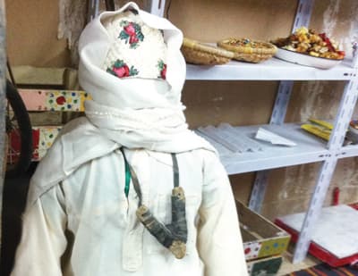 سعودي ينشئ متحفا يحاكي الأم والطفل قبل 60 عاما