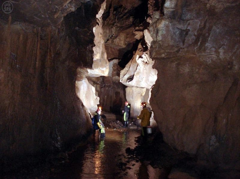 المغاور في لبنان