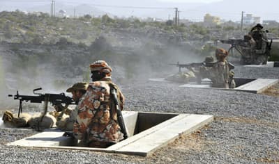 الصاعقة السعودية تنهي تمرينها العسكري فوق قمم جبال عمان