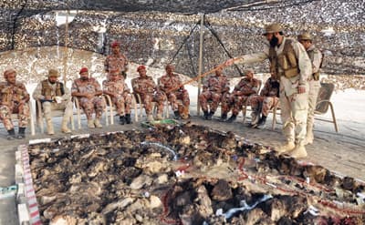 الصاعقة السعودية تنهي تمرينها العسكري فوق قمم جبال عمان