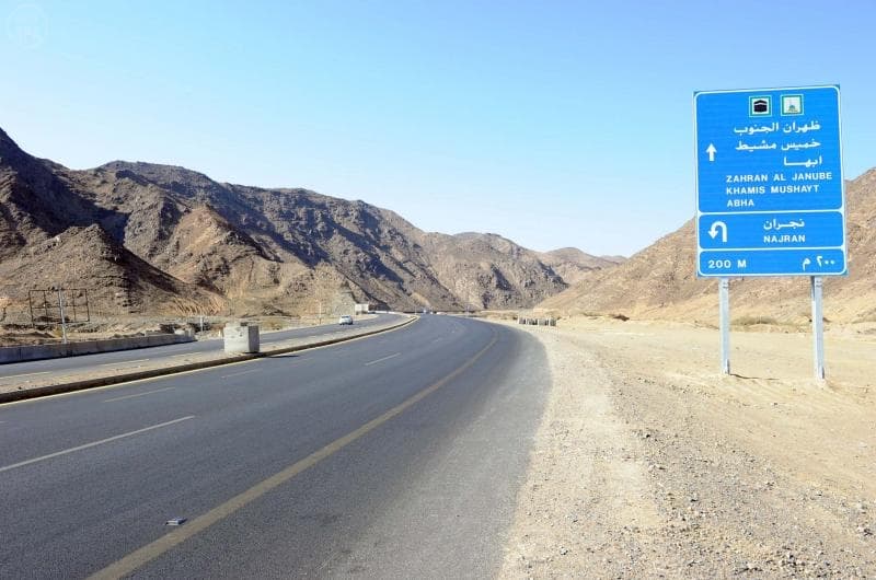 ربط منطقة نجران بشبكة طرق رئيسية وفرعية وزراعية بتكلفة تجاوزت " 500 " مليون ريال