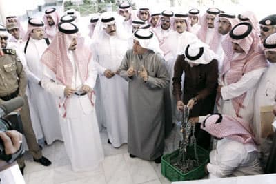 أمير عسير: أتابع مطالب الطالبات ولن نلتفت للمخربين