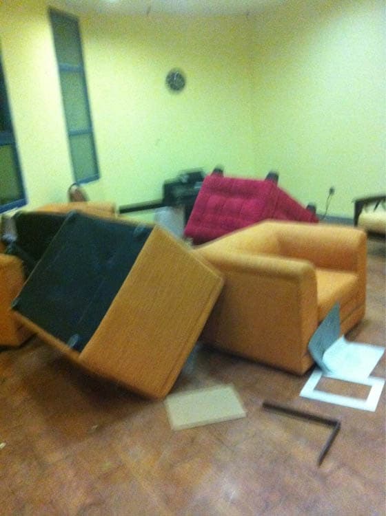 الكويت: أبناء قبيلة كويتية يقتحمون مقر  قناة سكوب بعد تصريحات مسيئة لشيخ قبيلتهم