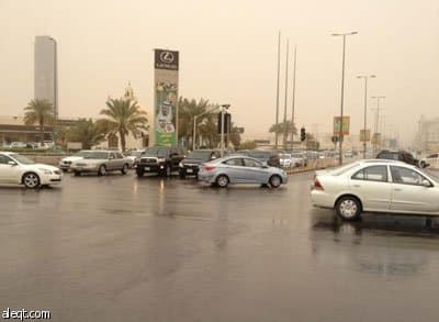 الرياض تستقبل إجازة الربيع بزخات المطر .. (تحديث مستمر)