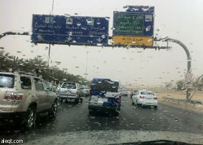 الرياض تستقبل إجازة الربيع بزخات المطر .. (تحديث مستمر)