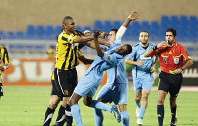 رئيس النصر يحقق مع «الثلاثي المعتذر»