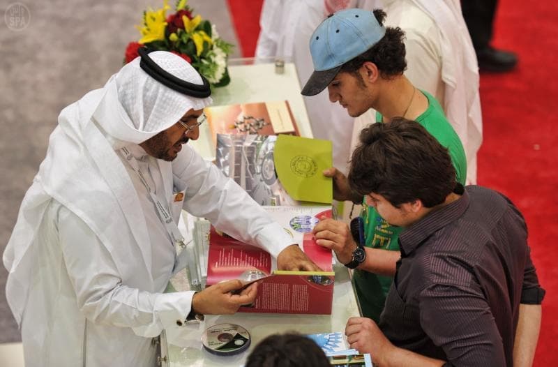 جانب من زوار المعرض الدولي للتعليم العالي بمركز الرياض الدولي للمؤتمرات والمعارض