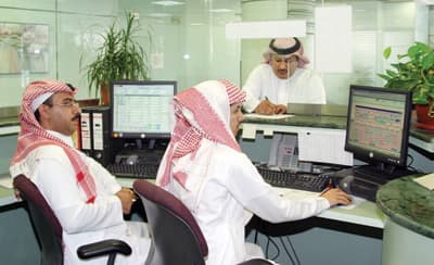 البنوك السعودية تربط فائدة إقراض الأفراد بسجلاتهم الائتمانية