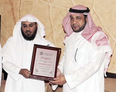 برامج توعية الطلاب على الانتظام في الدراسة قبل فترة الاختبارات