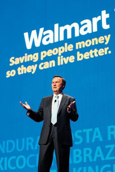 رئيس «وول مارت» يضطر إلى لعب دور المصلح مرة أخرى