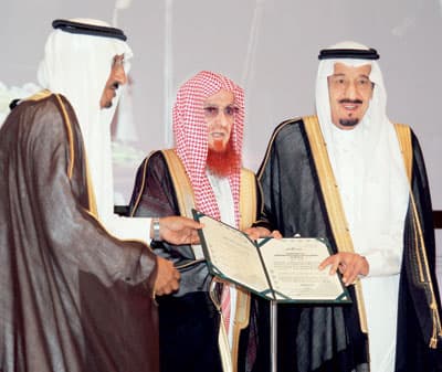 تدشين جائزة الملك عبد العزيز لأحسن كتاب في 10 فروع