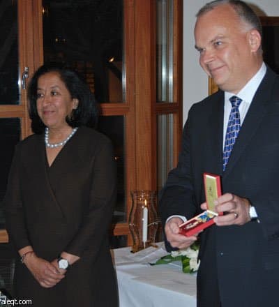 لبنى العليان أول امرأة سعودية تنال الوسام الملكي السويدي